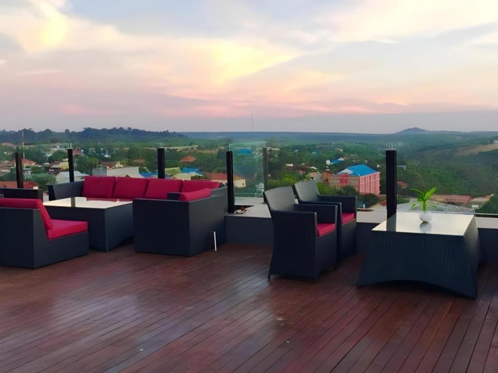 Yeak Loam Hotel Banlung Extérieur photo