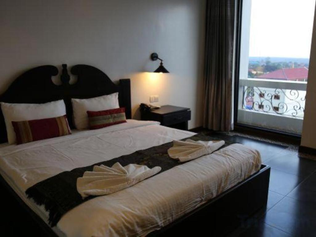 Yeak Loam Hotel Banlung Extérieur photo