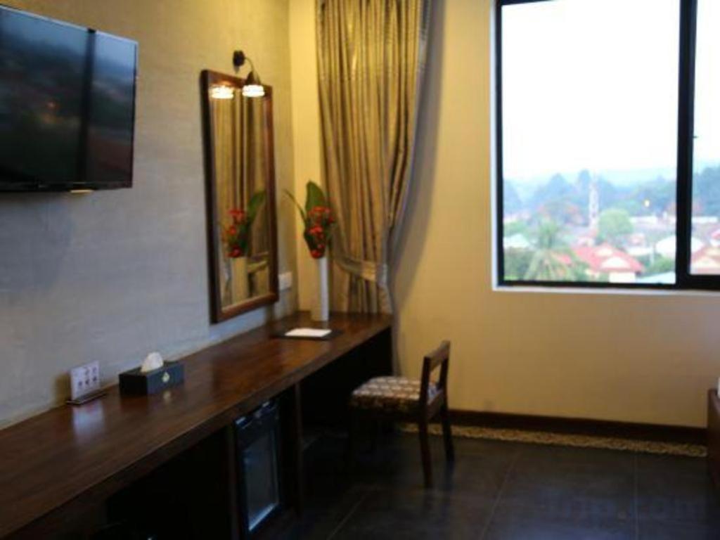Yeak Loam Hotel Banlung Extérieur photo